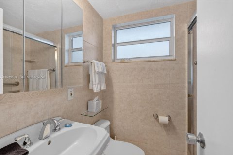 Condominio en venta en Lauderdale-by-the-Sea, Florida, 1 dormitorio, 65.03 m2 № 2002192 - foto 12