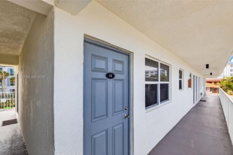 Condominio en venta en Lauderdale-by-the-Sea, Florida, 1 dormitorio, 65.03 m2 № 2002192 - foto 7