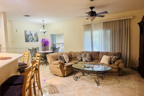 Купить виллу или дом в Лодерхилл, Флорида 4 спальни, 169.08м2, № 1929859 - фото 10