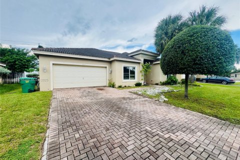 Купить виллу или дом в Лодерхилл, Флорида 4 спальни, 169.08м2, № 1929859 - фото 1