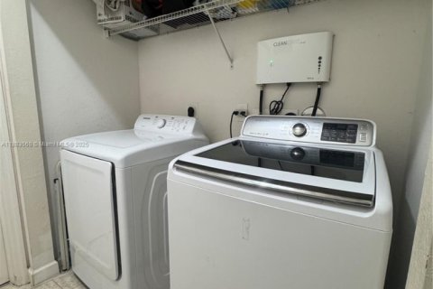 Купить виллу или дом в Лодерхилл, Флорида 4 спальни, 169.08м2, № 1929859 - фото 11