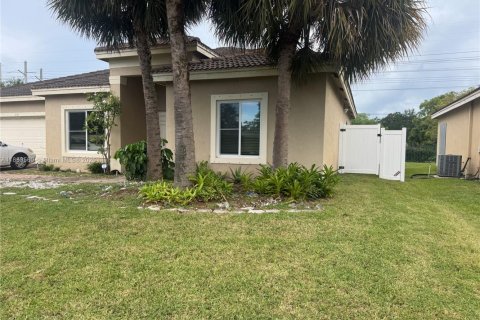 Купить виллу или дом в Лодерхилл, Флорида 4 спальни, 169.08м2, № 1929859 - фото 2