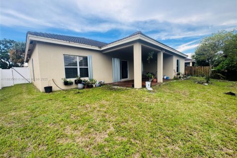 Купить виллу или дом в Лодерхилл, Флорида 4 спальни, 169.08м2, № 1929859 - фото 24