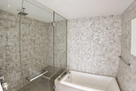 Condo in Miami, Florida, 1 bedroom № 2075247 - photo 28