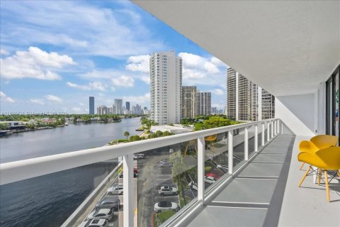 Condominio en alquiler en Aventura, Florida, 2 dormitorios, 105.17 m2 № 1979307 - foto 23