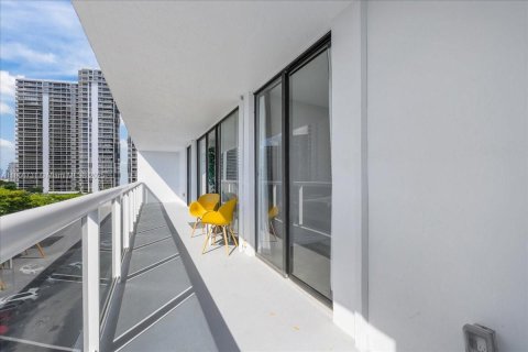 Condominio en alquiler en Aventura, Florida, 2 dormitorios, 105.17 m2 № 1979307 - foto 24