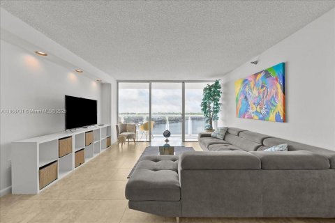 Condominio en alquiler en Aventura, Florida, 2 dormitorios, 105.17 m2 № 1979307 - foto 6