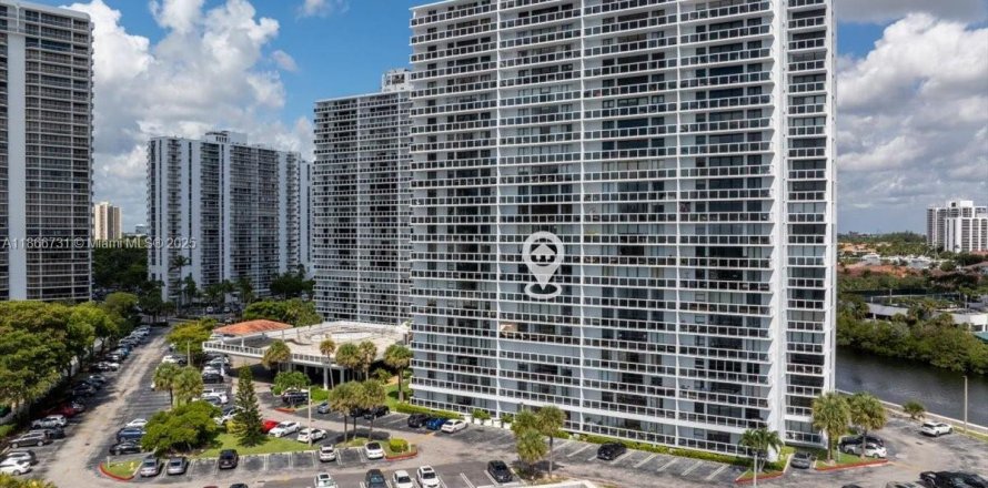 Condominio en Aventura, Florida, 2 dormitorios № 1979307