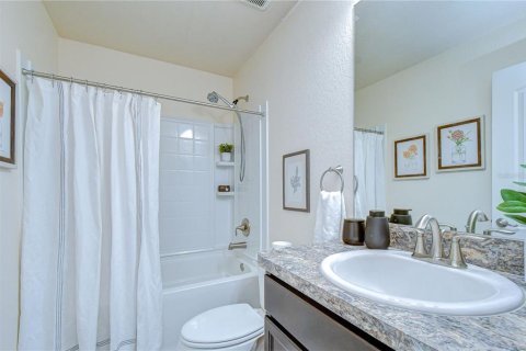 House in Spring Hill, Florida 4 bedrooms, 213.77 sq.m. № 2201642 - photo 25