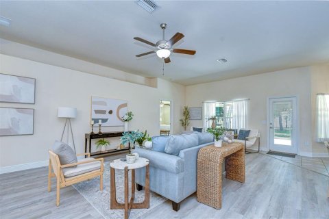 House in Spring Hill, Florida 4 bedrooms, 213.77 sq.m. № 2201642 - photo 8