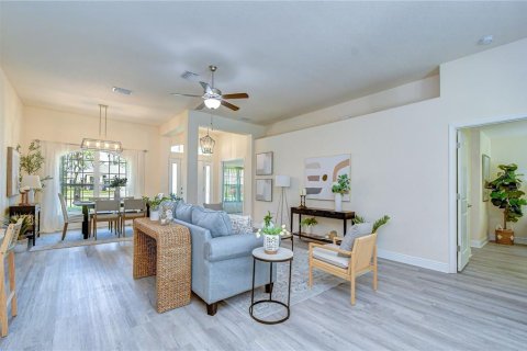 House in Spring Hill, Florida 4 bedrooms, 213.77 sq.m. № 2201642 - photo 7