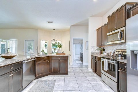 House in Spring Hill, Florida 4 bedrooms, 213.77 sq.m. № 2201642 - photo 12