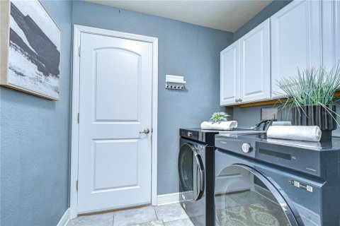 House in Spring Hill, Florida 4 bedrooms, 213.77 sq.m. № 2201642 - photo 26