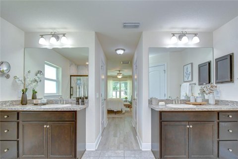 House in Spring Hill, Florida 4 bedrooms, 213.77 sq.m. № 2201642 - photo 19