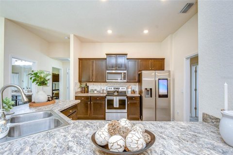 House in Spring Hill, Florida 4 bedrooms, 213.77 sq.m. № 2201642 - photo 13