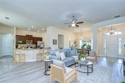 House in Spring Hill, Florida 4 bedrooms, 213.77 sq.m. № 2201642 - photo 10
