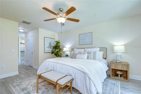 House in Spring Hill, Florida 4 bedrooms, 213.77 sq.m. № 2201642 - photo 17
