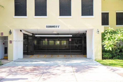 Commercial property in Coral Gables, Florida № 2088973 - photo 2