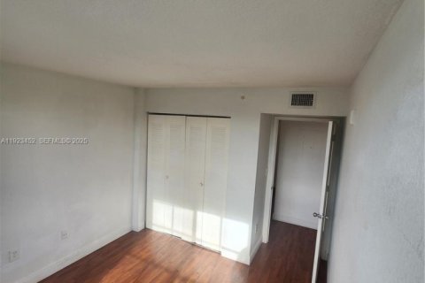 Купить кондоминиум в Дорал, Флорида 2 спальни, 75.99м2, № 1982440 - фото 14