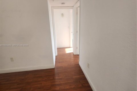 Купить кондоминиум в Дорал, Флорида 2 спальни, 75.99м2, № 1982440 - фото 17