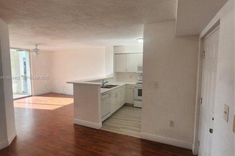 Купить кондоминиум в Дорал, Флорида 2 спальни, 75.99м2, № 1982440 - фото 4