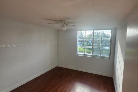 Купить кондоминиум в Дорал, Флорида 2 спальни, 75.99м2, № 1982440 - фото 13