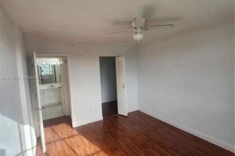 Купить кондоминиум в Дорал, Флорида 2 спальни, 75.99м2, № 1982440 - фото 12