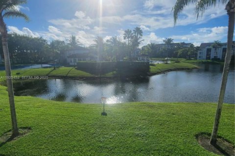 Купить кондоминиум в Дорал, Флорида 2 спальни, 75.99м2, № 1982440 - фото 1