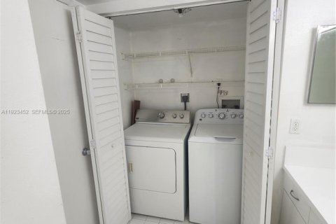Купить кондоминиум в Дорал, Флорида 2 спальни, 75.99м2, № 1982440 - фото 7