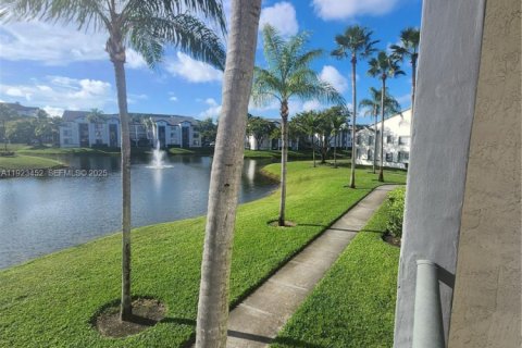 Купить кондоминиум в Дорал, Флорида 2 спальни, 75.99м2, № 1982440 - фото 3