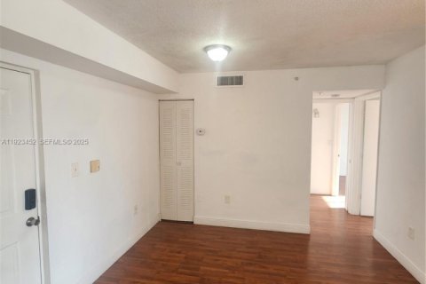 Купить кондоминиум в Дорал, Флорида 2 спальни, 75.99м2, № 1982440 - фото 8