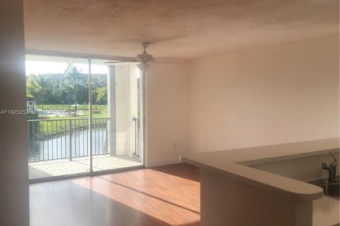 Купить кондоминиум в Дорал, Флорида 2 спальни, 75.99м2, № 1982440 - фото 18