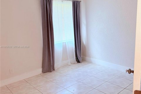 Casa en alquiler en Fort Lauderdale, Florida, 4 dormitorios, 266.26 m2 № 2054628 - foto 11