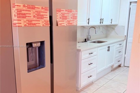 Casa en alquiler en Fort Lauderdale, Florida, 4 dormitorios, 266.26 m2 № 2054628 - foto 6