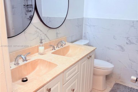 Casa en alquiler en Fort Lauderdale, Florida, 4 dormitorios, 266.26 m2 № 2054628 - foto 18