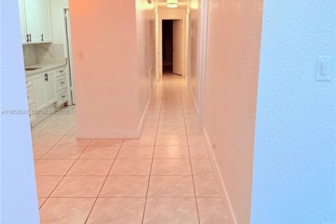 Casa en alquiler en Fort Lauderdale, Florida, 4 dormitorios, 266.26 m2 № 2054628 - foto 8