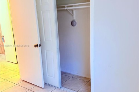 Casa en alquiler en Fort Lauderdale, Florida, 4 dormitorios, 266.26 m2 № 2054628 - foto 17