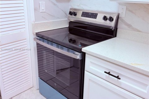 Casa en alquiler en Fort Lauderdale, Florida, 4 dormitorios, 266.26 m2 № 2054628 - foto 3