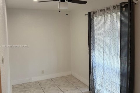 Casa en alquiler en Fort Lauderdale, Florida, 4 dormitorios, 266.26 m2 № 2054628 - foto 10