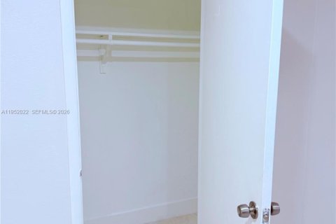 Casa en alquiler en Fort Lauderdale, Florida, 4 dormitorios, 266.26 m2 № 2054628 - foto 22