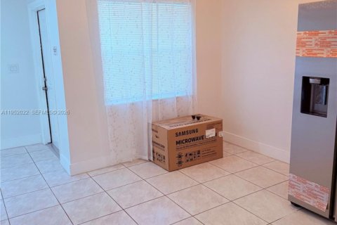 Casa en alquiler en Fort Lauderdale, Florida, 4 dormitorios, 266.26 m2 № 2054628 - foto 9
