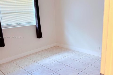 Casa en alquiler en Fort Lauderdale, Florida, 4 dormitorios, 266.26 m2 № 2054628 - foto 16
