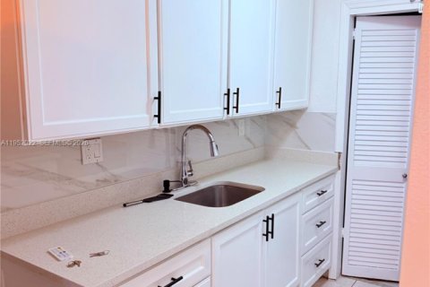 Casa en alquiler en Fort Lauderdale, Florida, 4 dormitorios, 266.26 m2 № 2054628 - foto 5