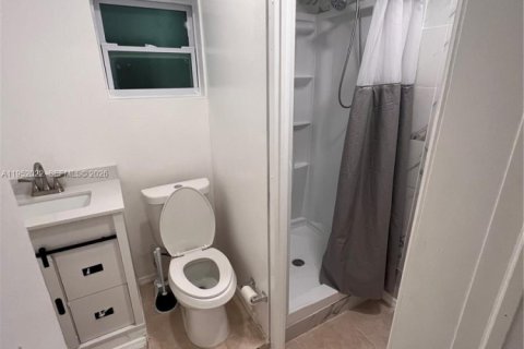 Casa en alquiler en Fort Lauderdale, Florida, 4 dormitorios, 266.26 m2 № 2054628 - foto 7