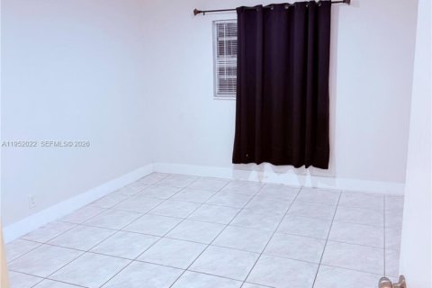 Casa en alquiler en Fort Lauderdale, Florida, 4 dormitorios, 266.26 m2 № 2054628 - foto 21