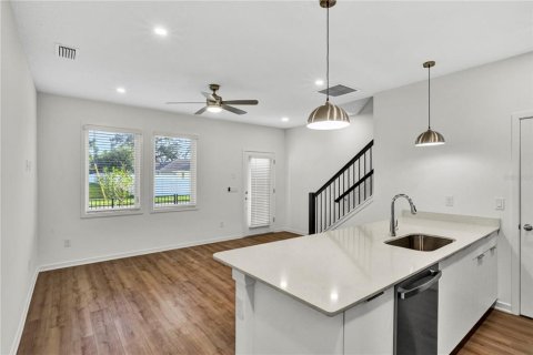 Adosado en alquiler en Tampa, Florida, 3 dormitorios, 121.42 m2 № 1910059 - foto 2