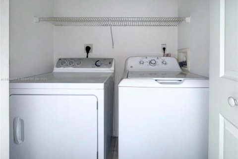 Купить кондоминиум в Мирамар, Флорида 1 спальня, 67.82м2, № 1951941 - фото 15