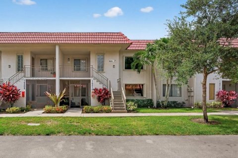 Copropriété à louer à Weston, Floride: 2 chambres, 114.73 m2 № 1930838 - photo 1