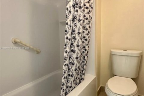 Copropriété à louer à Weston, Floride: 2 chambres, 114.73 m2 № 1930838 - photo 10