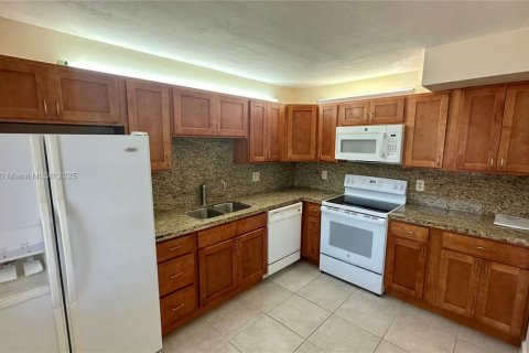 Copropriété à louer à Weston, Floride: 2 chambres, 114.73 m2 № 1930838 - photo 2